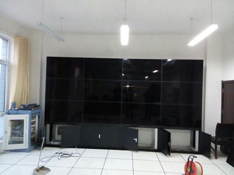 甘肅天?？h食品藥品監(jiān)督管理局46寸3X4現(xiàn)場安裝