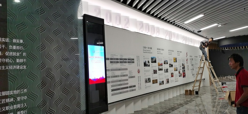 中億?；?dòng)滑軌屏為重慶市輕工業(yè)學(xué)校打造智慧校園