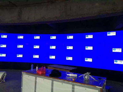 中億睿55寸液晶拼接屏構(gòu)建山西某銀行多媒體服務中心