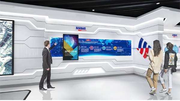 雙屏聯(lián)動(dòng)：揭秘展廳中的科技魔法！