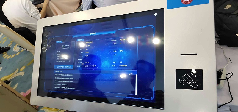 參展人員現(xiàn)場(chǎng)電子社?？w驗(yàn)