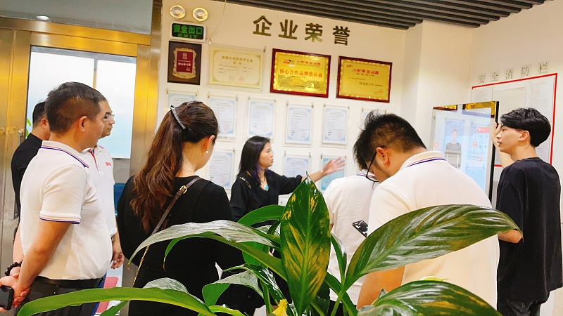 BNI鵬豐商會LT團(tuán)隊組織開展走進(jìn)中億睿參觀指導(dǎo)交流活動