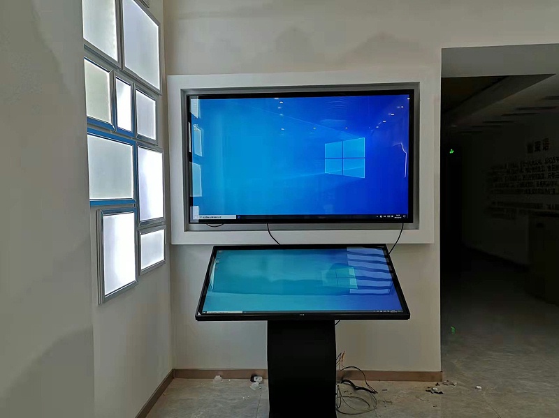 中億?；?dòng)滑軌屏和查詢一體機(jī)助力福州憲法宣傳教育館打造智能化法治教育基地